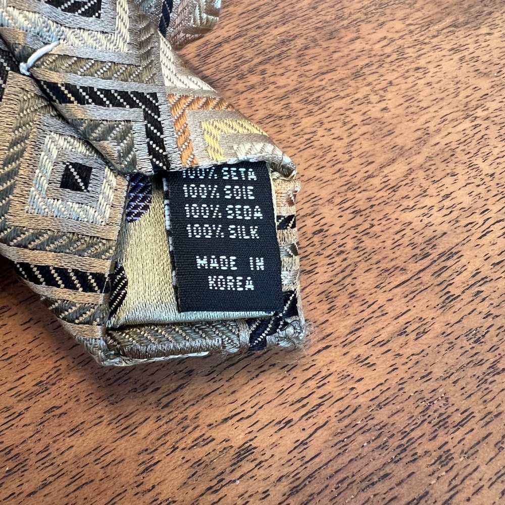 Roberto Villini Couture 100% Silk Geometric Patterned Tie - Picture 4 of 5